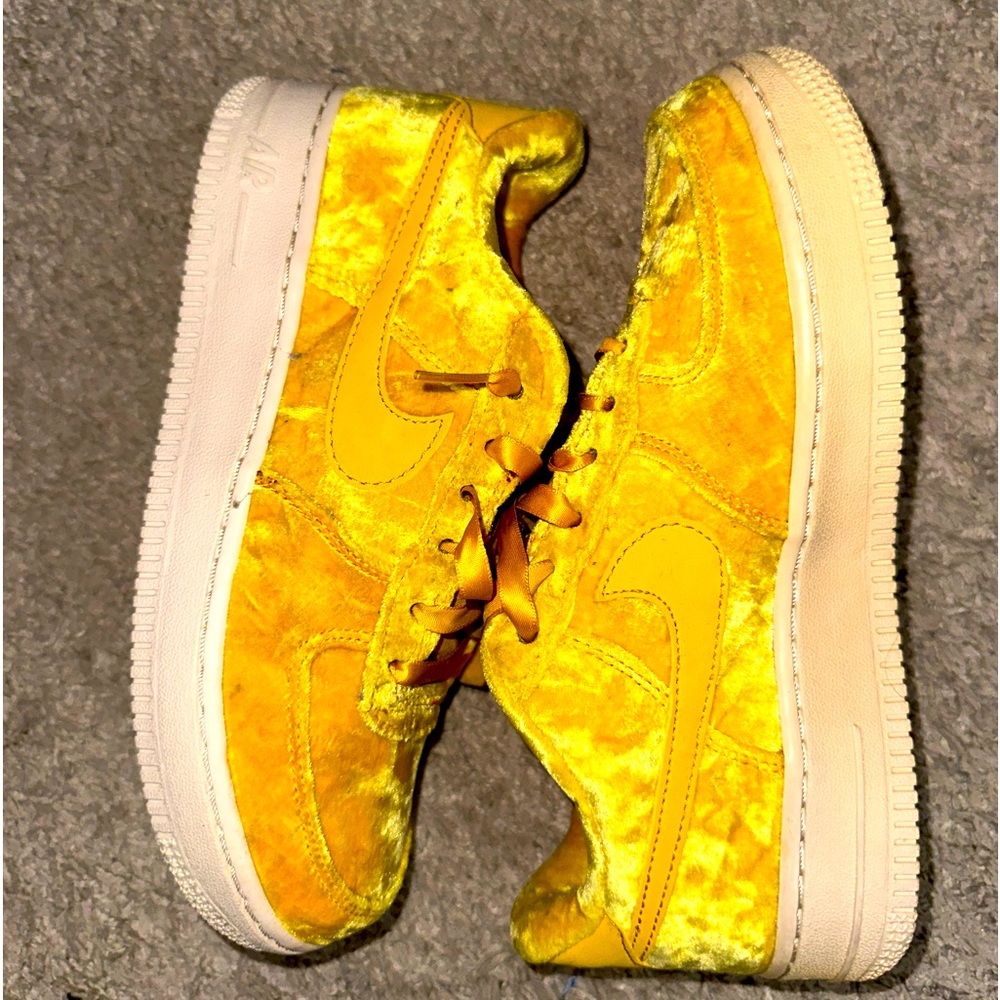 Nike Air Mineral Gold Velvet AF1 LV8